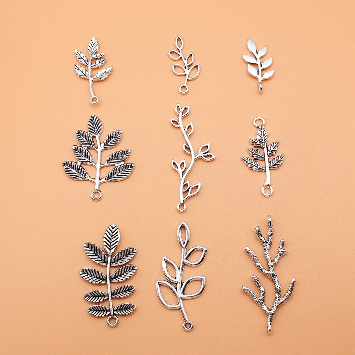 คอลเลกชัน Charms สาขาสีเงินโบร - Vintage Collectible Jewelry บทวิจารณ์และราคา