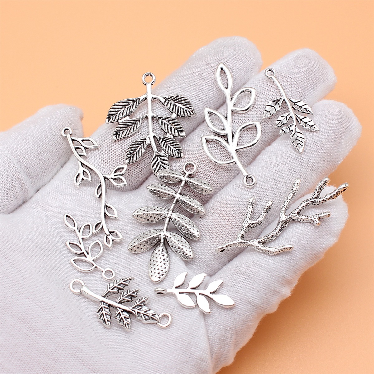 คอลเลกชัน Charms สาขาสีเงินโบร - Vintage Collectible Jewelry บทวิจารณ์และราคา